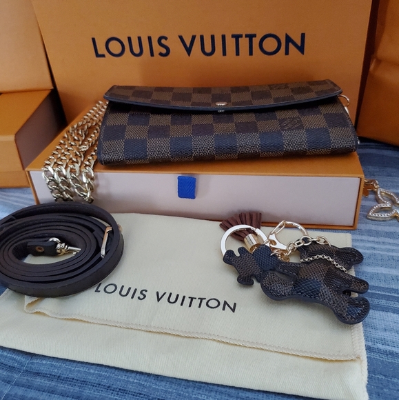 🤎Auth Louis Vuitton Damier Ebene Sarah Wallet 🤎 - Picture 5 of 16